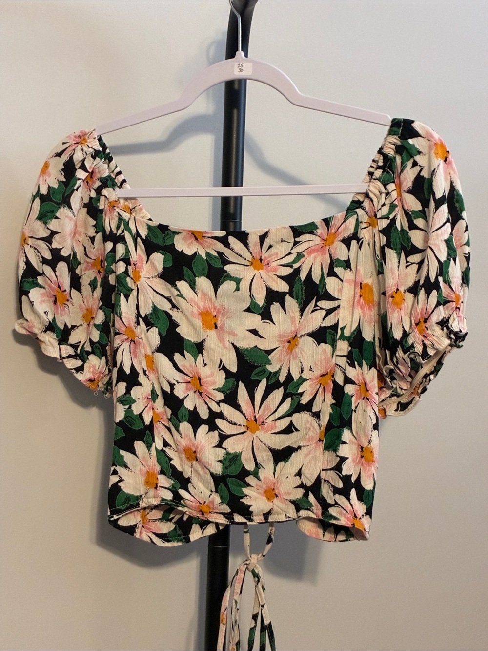 New! Angie Black Floral Puff-Sleeve Crop Top Pink & Cream Flowers Medium NWT